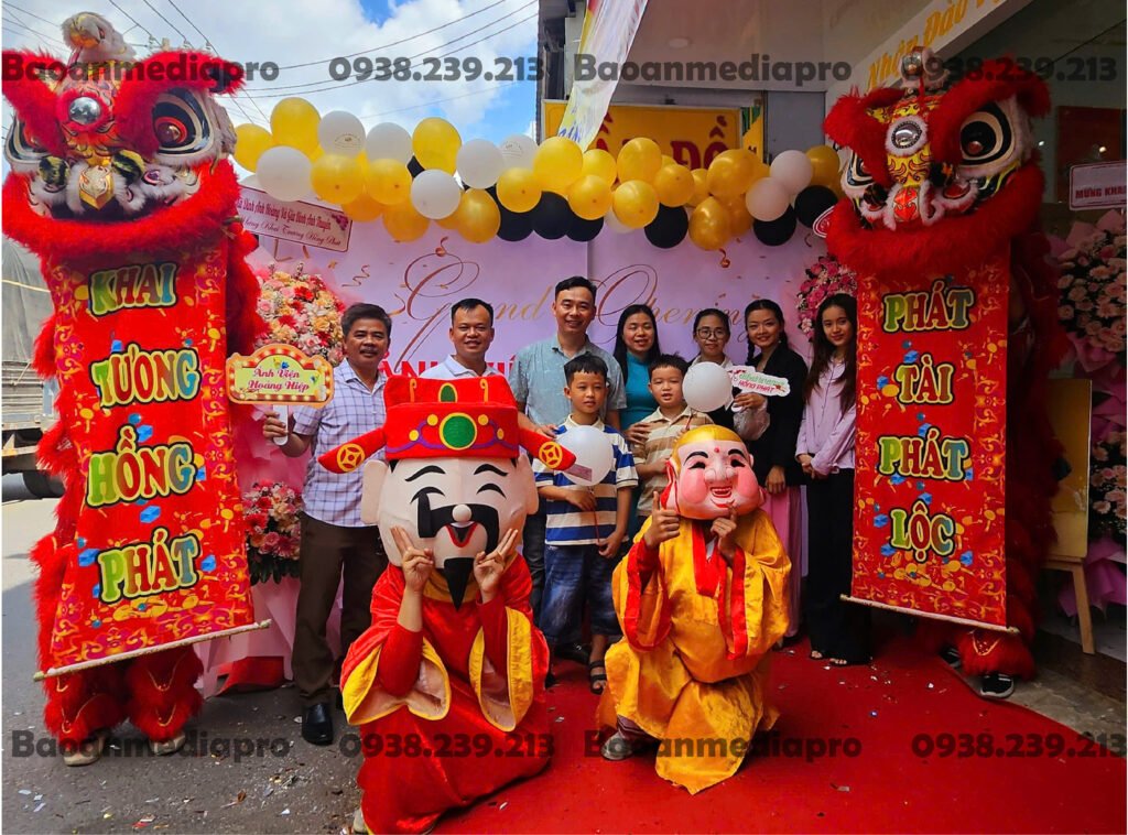 múa lân khai trương cửa hàng giá rẻ Sài Gòn