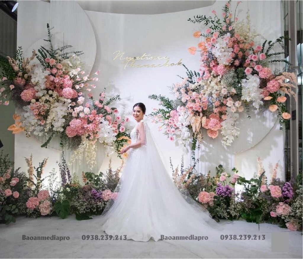 Trang trí backdrop cưới Hoa tươi